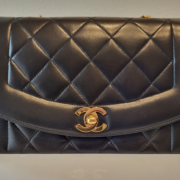 CHANEL Quilted Small Single Flap Black - Picture 2 of 16
